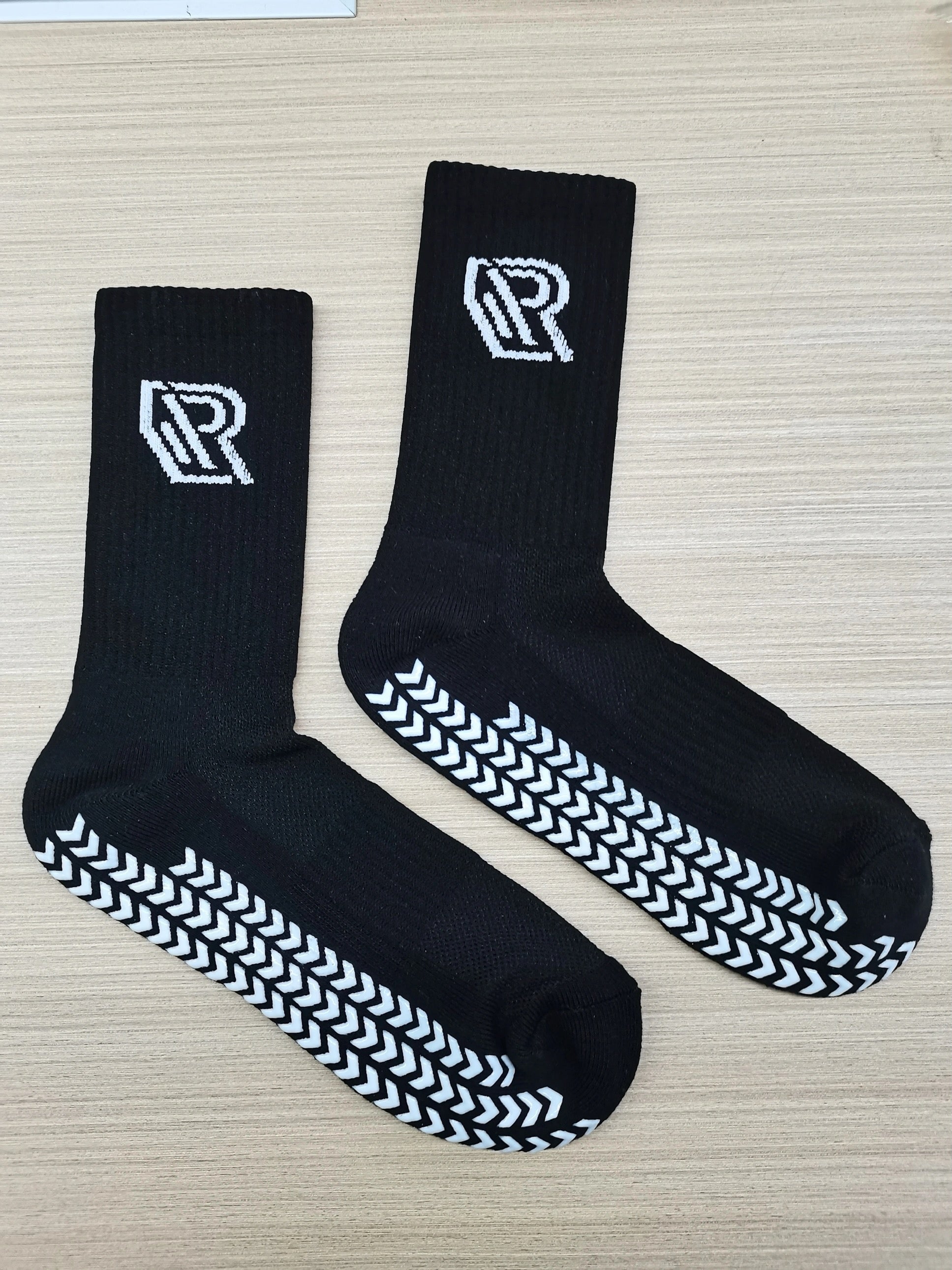 Raya Pro Grip Socks